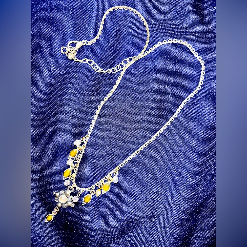 DISTINCTIVE VINTAGE NECKLACE…
